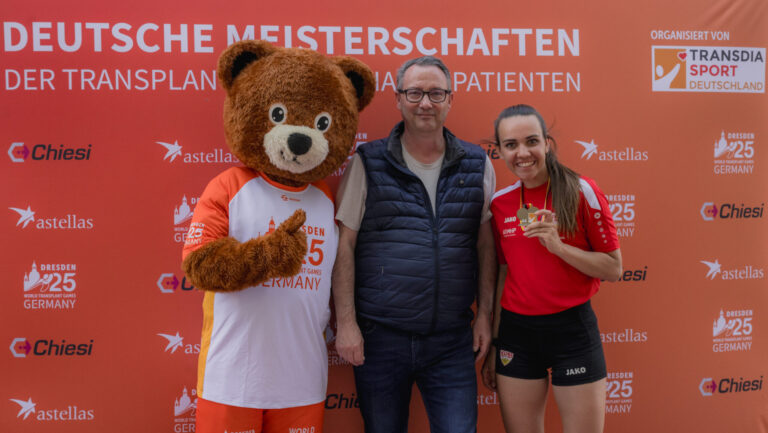 Dresden’s Sports Mayor Jan Donhauser (center) presented medals to the most successful participants, including Bera Wierhake (right). Photo: City Sport Marketing / Erik-Holm Langhof